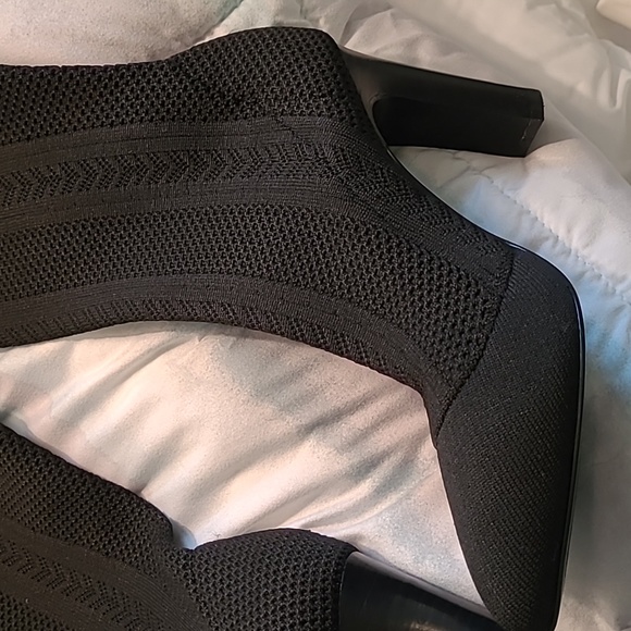 NWOT Stunning knee-high fabric boots!! - Picture 2 of 4